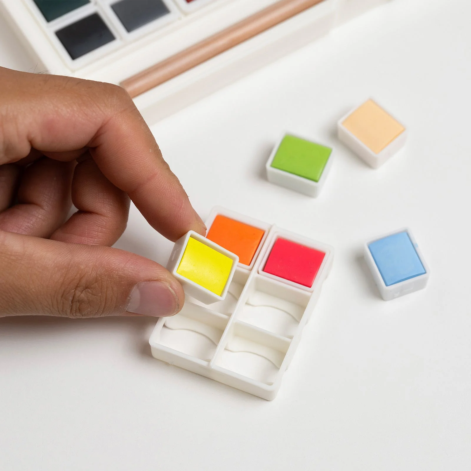 MEEDEN 48-Color Solid Watercolor Set - Image 8